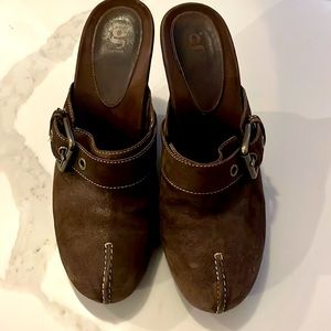 G by Guess Sueded Brown Clogs w/Buckles & top stitching Size 9